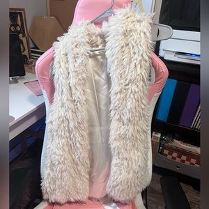 Maurices white winter vest